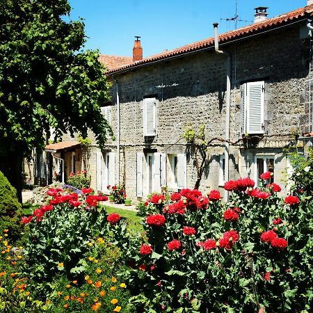 Bed and Breakfast Les Noyers Aulnay Aulnay  Exterior foto